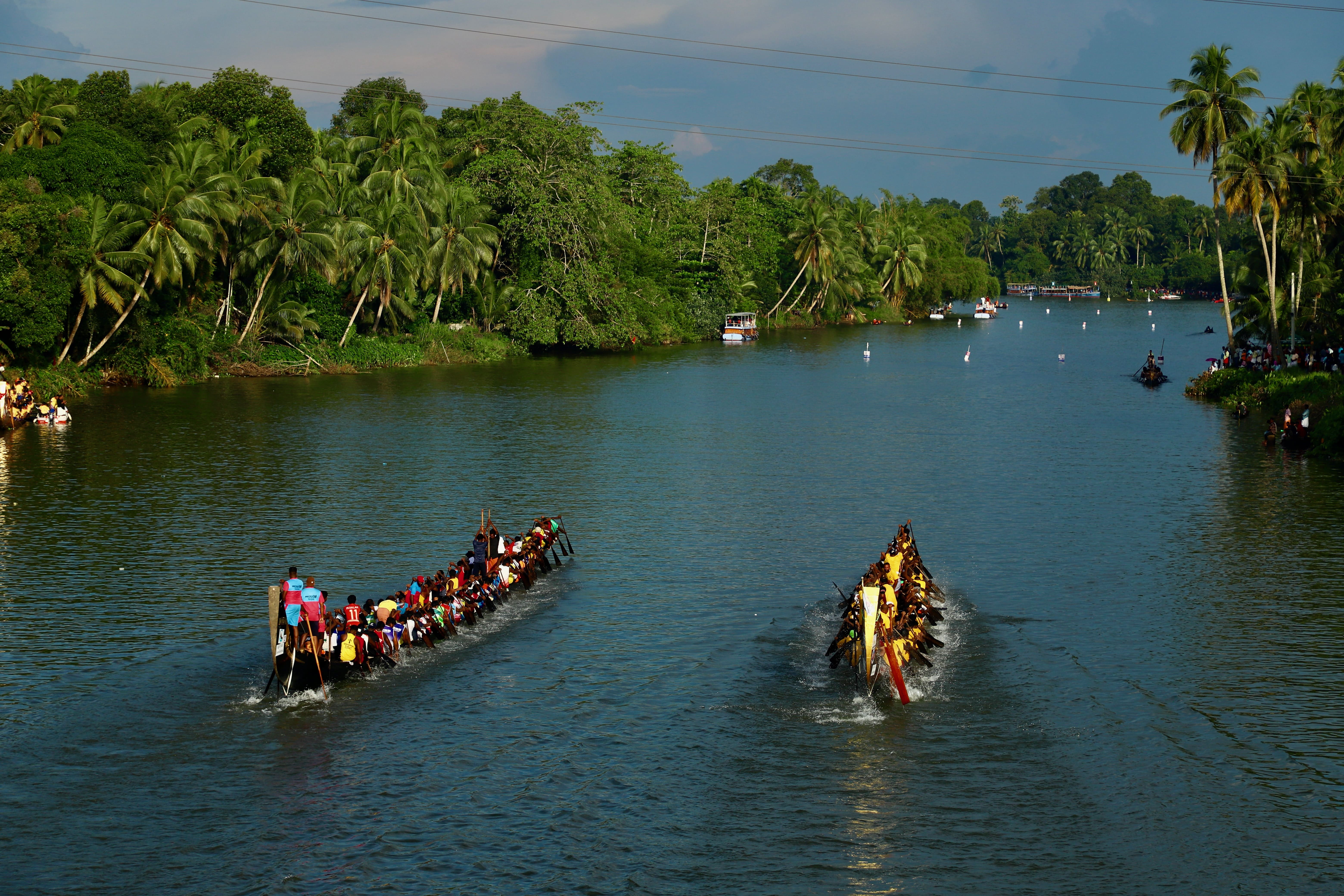 Kochi – Alleppey/ Kumarakam  (House Boat/ Resort) – Munnar  – Thekkady
